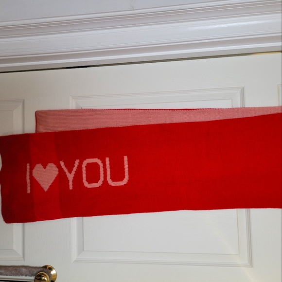 Love Scarf ❤️ - Picture 2 of 4